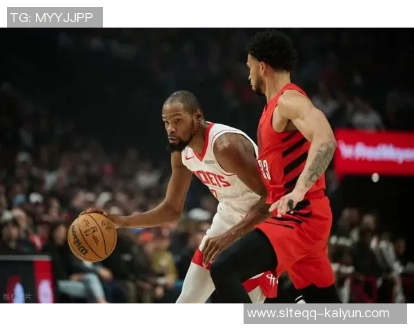 小贾三分犯规引发杜兰特愤怒反应怒砸水瓶场面火爆 小贾三分犯规引发杜兰特愤怒反应怒砸水瓶场面火爆