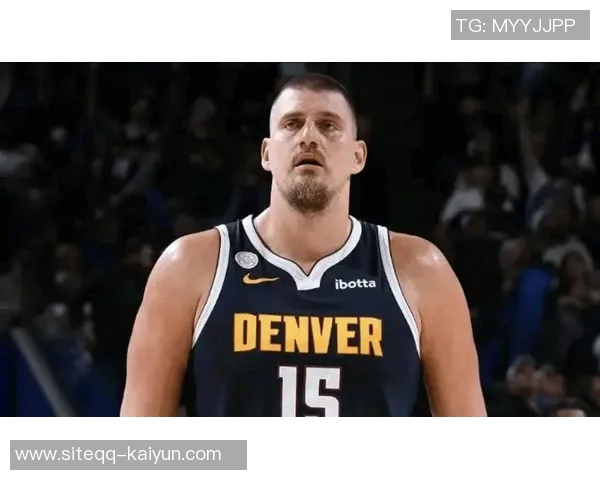 约基奇展现超凡视野与精准手法布劳恩底角三分轻松命中 约基奇展现超凡视野与精准手法布劳恩底角三分轻松命中