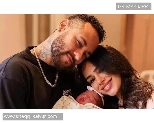 内马尔因伤缺阵携女儿现身球场为桑托斯加油助威